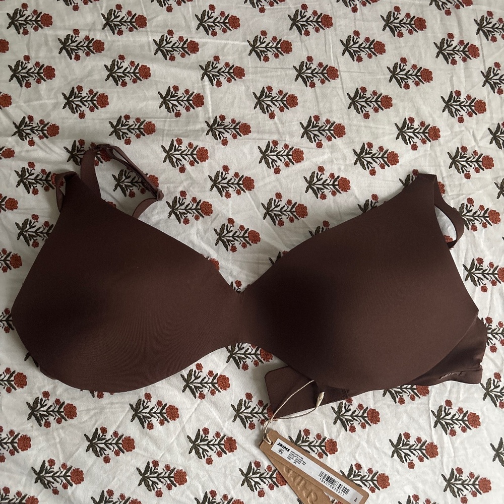 Skims Wireless Form Pushup Plunge Bra Cocoa